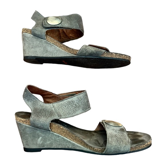 Taos Womens Silver Ankle Strap Heels EUR 39 Medium (B, M) Wedge Suede Leather - Picture 4 of 9